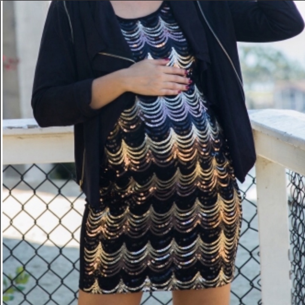 🆕✨Gold Scalloped Sequin Front Maternity Dress✨